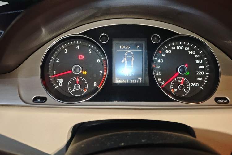Used Volkswagen Magotan 2012 Revised Version 1.8TSI Leading Edition Odometer Close Up