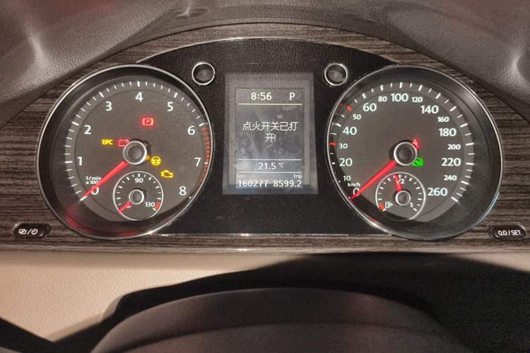 Used Volkswagen Magotan 2012 1.8TSI Prestige Model Odometer Close Up