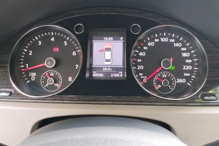 Used Volkswagen Magotan 2012 Revised Version 2.0 TSI Supreme Edition Odometer Close Up