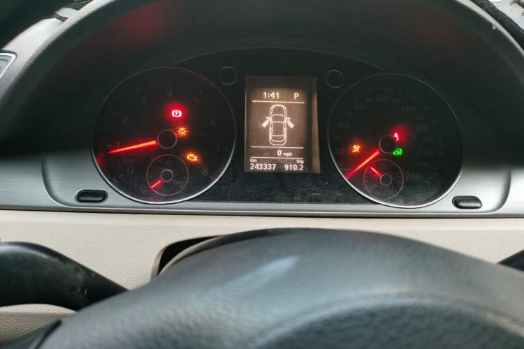 Used Volkswagen Magotan 2012 Revised Version 1.8TSI Leading Edition Odometer Close Up