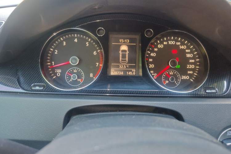 Used Volkswagen Magotan 2012 Revised 1.8TSI Luxury Version Odometer Close Up