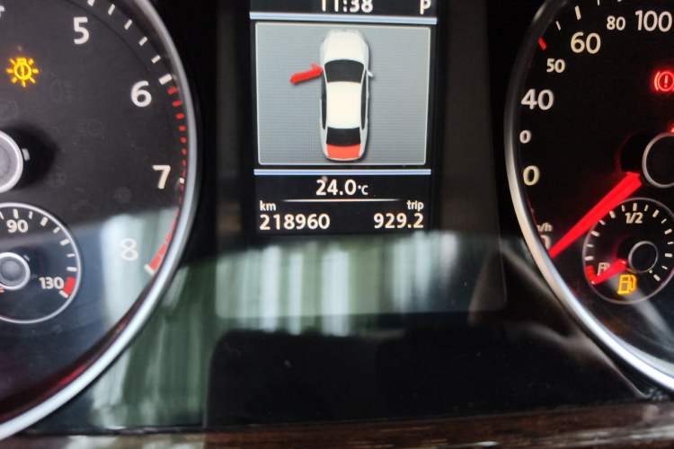 Used Volkswagen Magotan 2012 3.0 FSI Flagship Edition Odometer Close Up