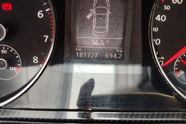 Used Volkswagen Magotan 2012 1.8TSI Luxury Model Odometer Close Up