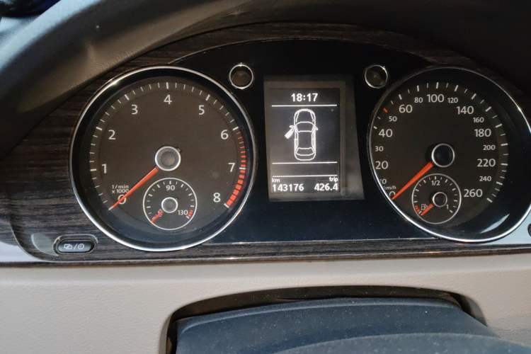 Used Volkswagen Magotan 2012 Facelift 1.8TSI Prestige Model Odometer Close Up