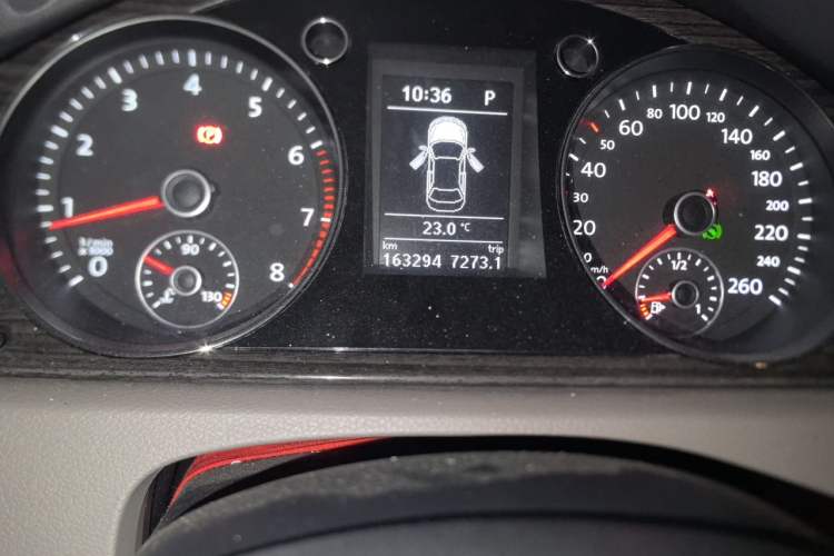 Used Volkswagen Magotan 2012 Facelift 1.8TSI Prestige Model Odometer Close Up