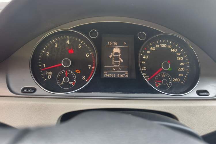 Used Volkswagen Magotan 2012 Revised Version 1.8TSI Leading Edition Odometer Close Up