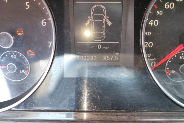 Used Volkswagen Magotan 2012 2.0 TSI Prestige Edition Odometer Close Up
