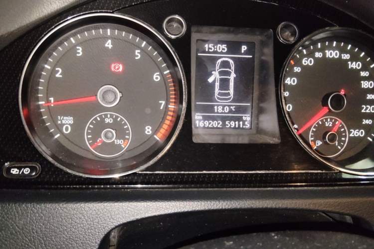 Used Volkswagen Magotan 2012 1.4TSI Luxury Model Odometer Close Up