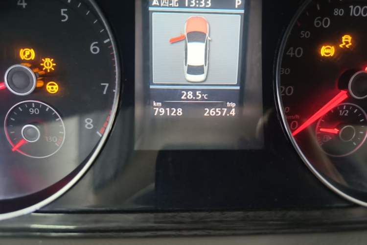 Used Volkswagen Magotan 2012 2.0 TSI Prestige Edition Odometer Close Up