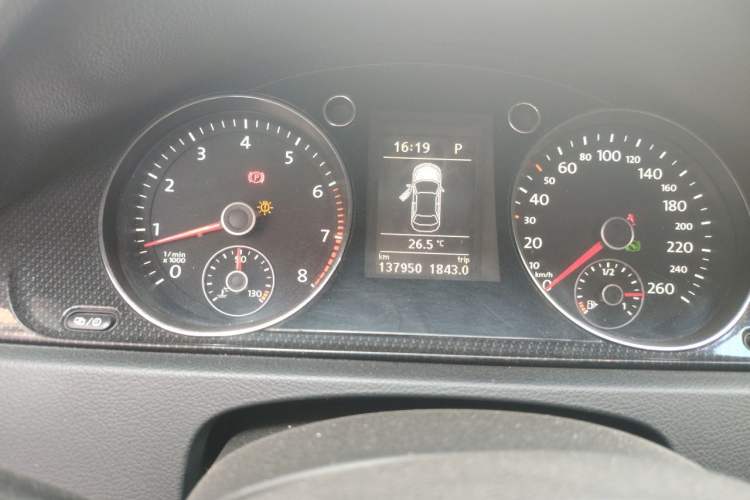 Used Volkswagen Magotan 2012 Revised 1.8TSI Luxury Version Odometer Close Up