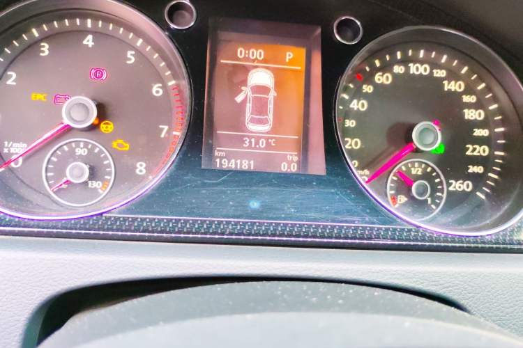 Used Volkswagen Magotan 2012 Revised 1.8TSI Luxury Version Odometer Close Up