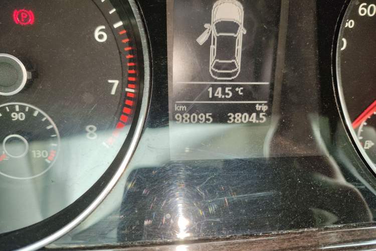 Used Volkswagen Magotan 2012 Facelift 1.8TSI Prestige Model Odometer Close Up