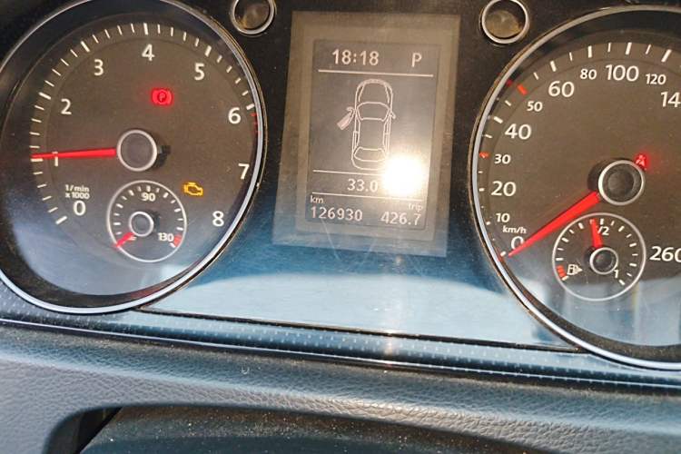 Used Volkswagen Magotan 2012 1.8TSI Luxury Model Odometer Close Up