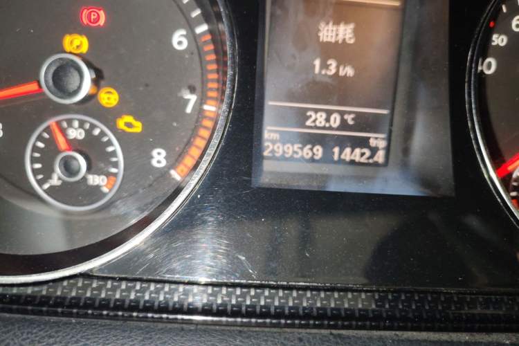 Used Volkswagen Magotan 2012 Revised 1.8TSI Luxury Version Odometer Close Up