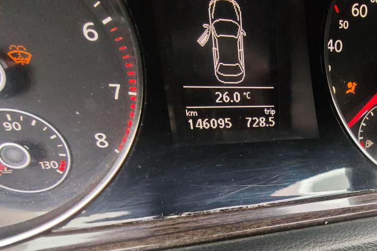Used Volkswagen Magotan 2012 Facelift 1.8TSI Prestige Model Odometer Close Up