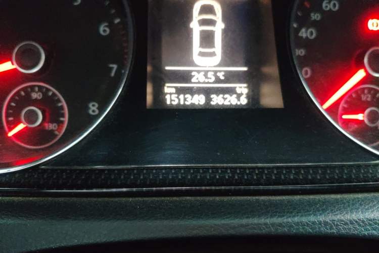Used Volkswagen Magotan 2012 1.4TSI Luxury Model Odometer Close Up