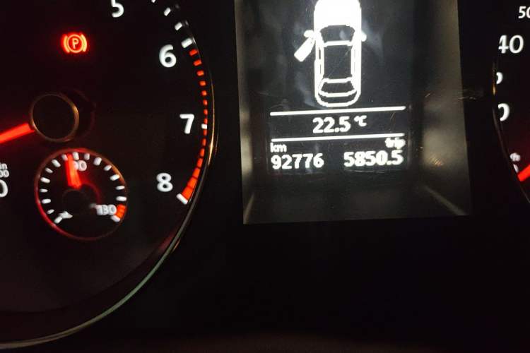 Used Volkswagen Magotan 2012 Revised Version 1.8TSI Leading Edition Odometer Close Up