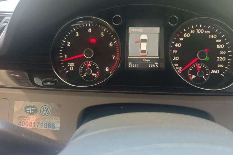 Used Volkswagen Magotan 2012 2.0 TSI Ultimate Edition Odometer Close Up