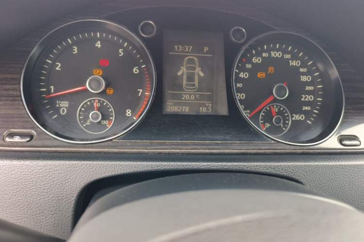 Used Volkswagen Magotan 2012 Facelift 1.8TSI Prestige Model Odometer Close Up