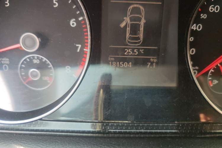Used Volkswagen Magotan 2012 Revised 1.8TSI Luxury Version Odometer Close Up