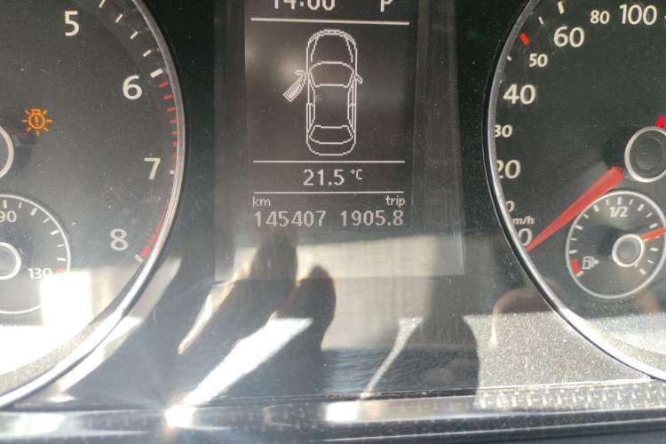 Used Volkswagen Magotan 2012 1.8TSI Luxury Model Odometer Close Up