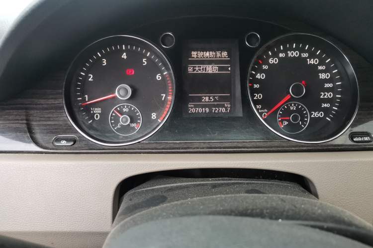 Used Volkswagen Magotan 2012 Revised Version 2.0 TSI Luxury Edition Odometer Close Up