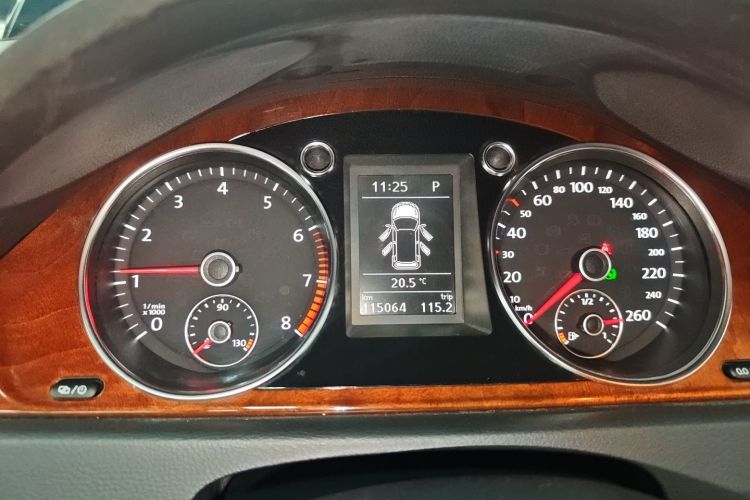 Used Volkswagen Magotan 2012 Travel Edition 2.0 TSI Comfort Version Odometer Close Up