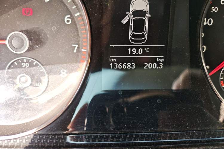 Used Volkswagen Magotan 2012 Revised 1.8TSI Luxury Version Odometer Close Up