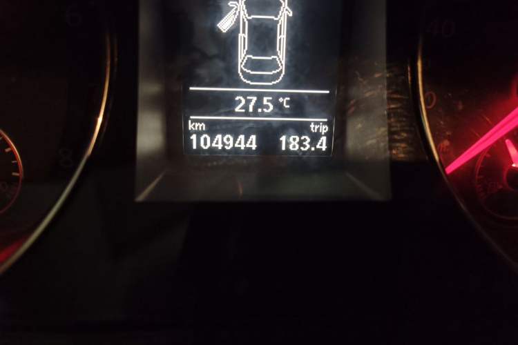 Used Volkswagen Magotan 2012 1.8TSI Prestige Model Odometer Close Up