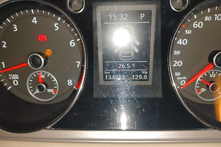 Used Volkswagen Magotan 2012 Revised Version 1.8TSI Leading Edition Odometer Close Up