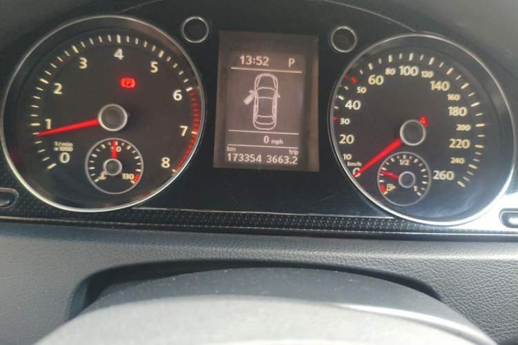 Used Volkswagen Magotan 2012 Revised 1.8TSI Luxury Version Odometer Close Up