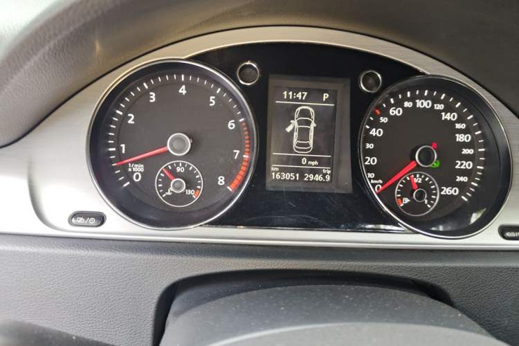 Used Volkswagen Magotan 2012 Revised Version 1.8TSI Leading Edition Odometer Close Up