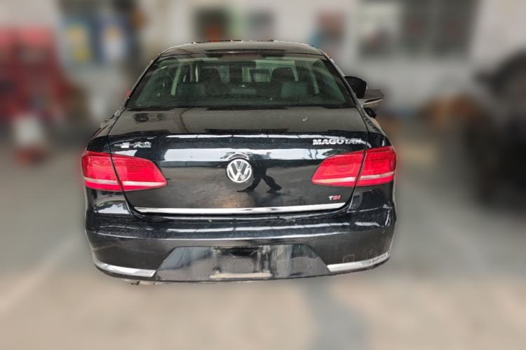 Used Volkswagen Magotan 2012 Revised Version 1.8TSI Leading Edition Rear