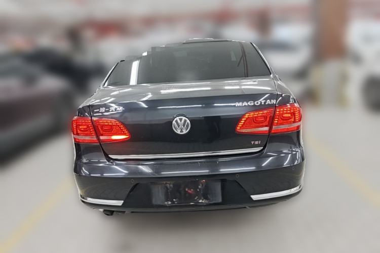 Used Volkswagen Magotan 2012 Revised Version 2.0 TSI Supreme Edition Rear