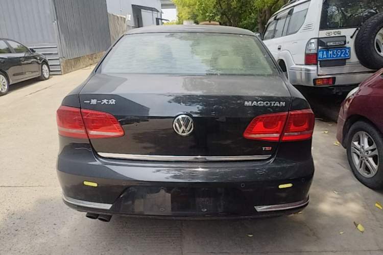Used Volkswagen Magotan 2012 Revised Version 1.8TSI Leading Edition Rear