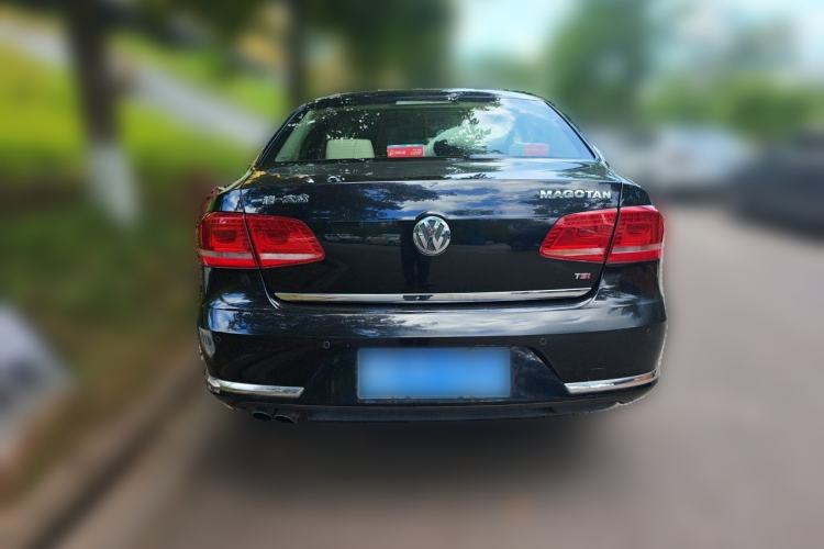 Used Volkswagen Magotan 2012 Revised Version 1.8TSI Leading Edition Rear