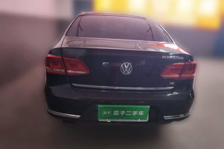 Used Volkswagen Magotan 2012 Revised Version 1.8TSI Leading Edition Rear