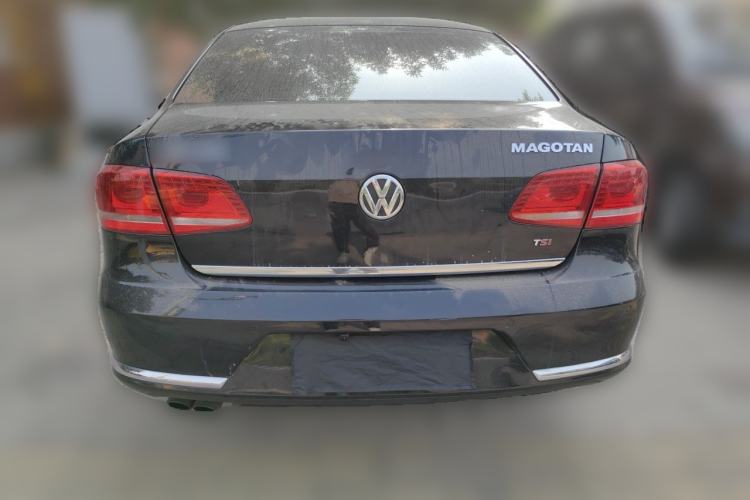 Used Volkswagen Magotan 2012 Revised Version 1.8TSI Leading Edition Rear