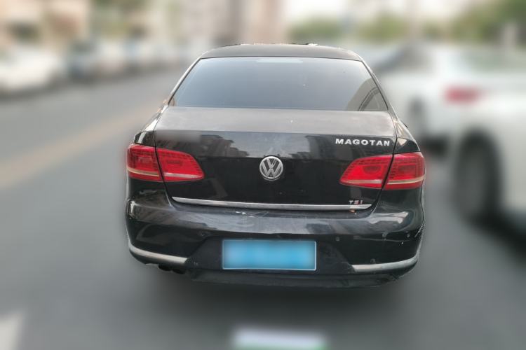 Used Volkswagen Magotan 2012 Revised Version 1.8TSI Leading Edition Rear