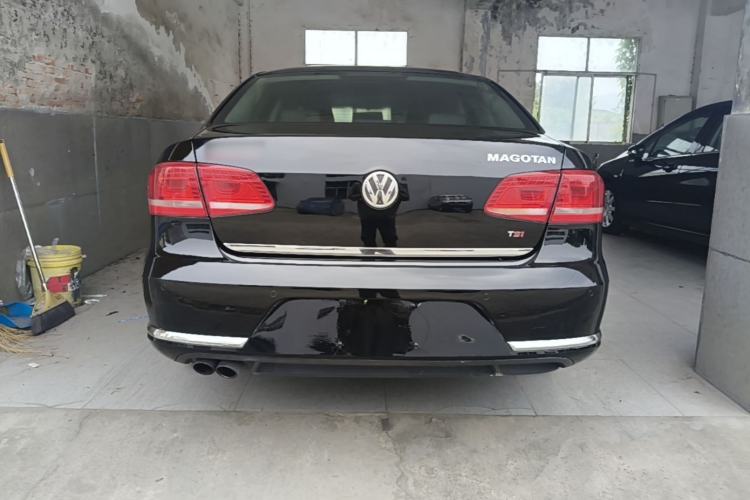 Used Volkswagen Magotan 2012 Revised Version 1.8TSI Leading Edition Rear