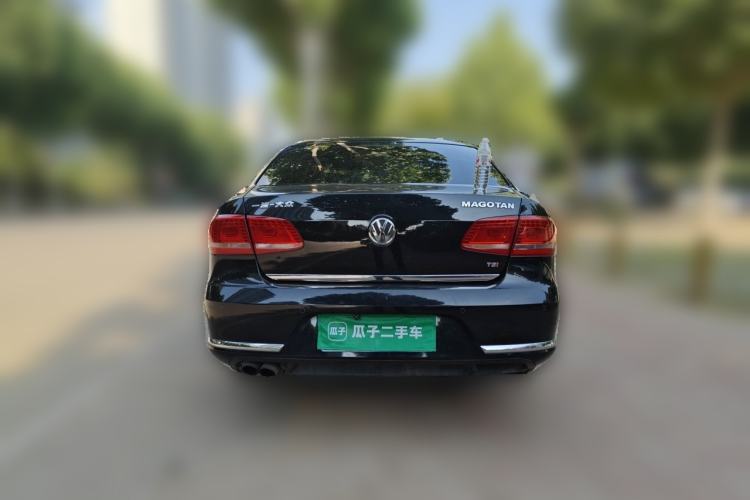 Used Volkswagen Magotan 2012 Revised Version 1.8TSI Leading Edition Rear