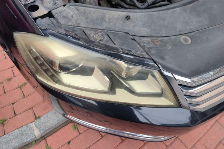 Used Volkswagen Magotan 2012 Revised Version 2.0 TSI Luxury Edition Right Front Headlight