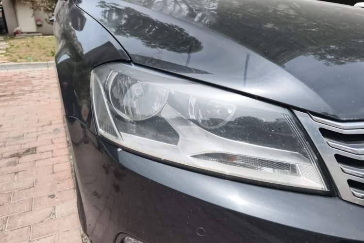 Used Volkswagen Magotan 2012 Revised Version 1.8TSI Leading Edition Right Front Headlight