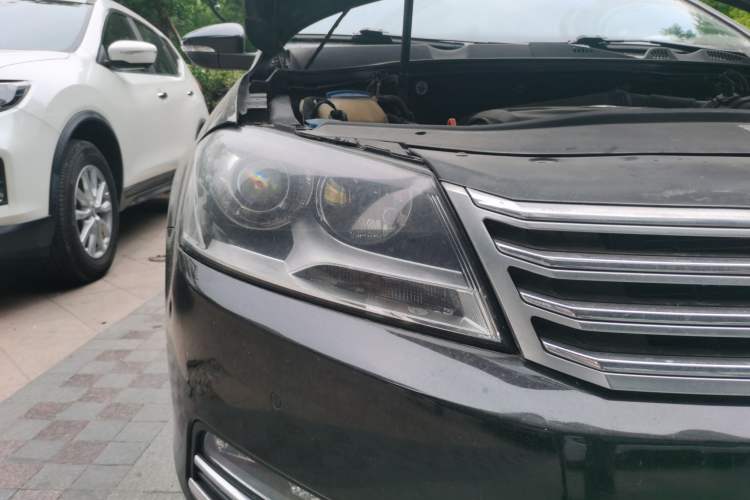 Used Volkswagen Magotan 2012 Revised Version 1.8TSI Leading Edition Right Front Headlight