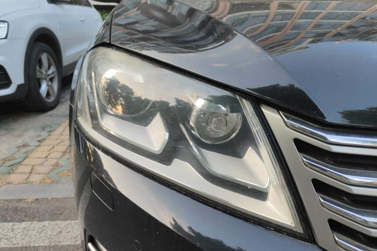 Used Volkswagen Magotan 2012 Revised 1.8TSI Luxury Version Right Front Headlight