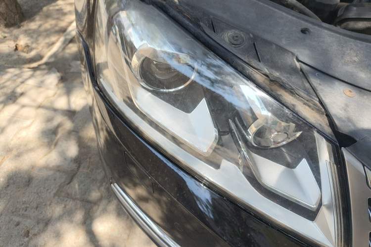 Used Volkswagen Magotan 2012 Revised 1.8TSI Luxury Version Right Front Headlight