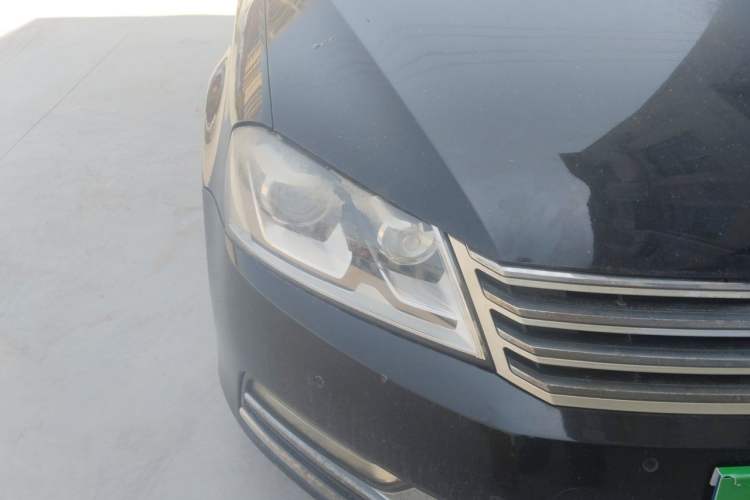 Used Volkswagen Magotan 2012 Revised Version 1.8TSI Leading Edition Right Front Headlight