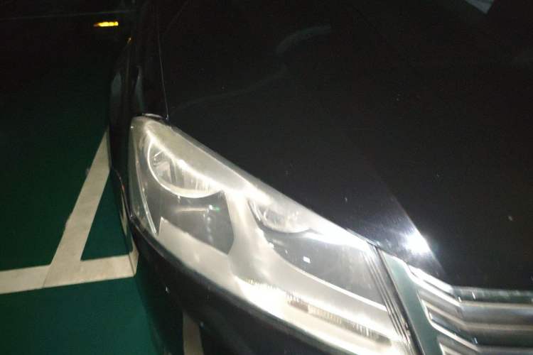 Used Volkswagen Magotan 2012 Revised Version 1.8TSI Leading Edition Right Front Headlight