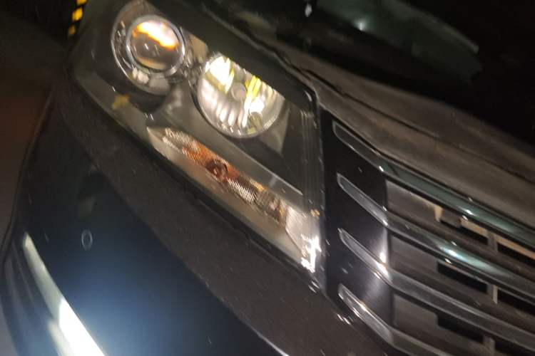 Used Volkswagen Magotan 2012 Travel Edition 2.0 TSI Comfort Version Right Front Headlight