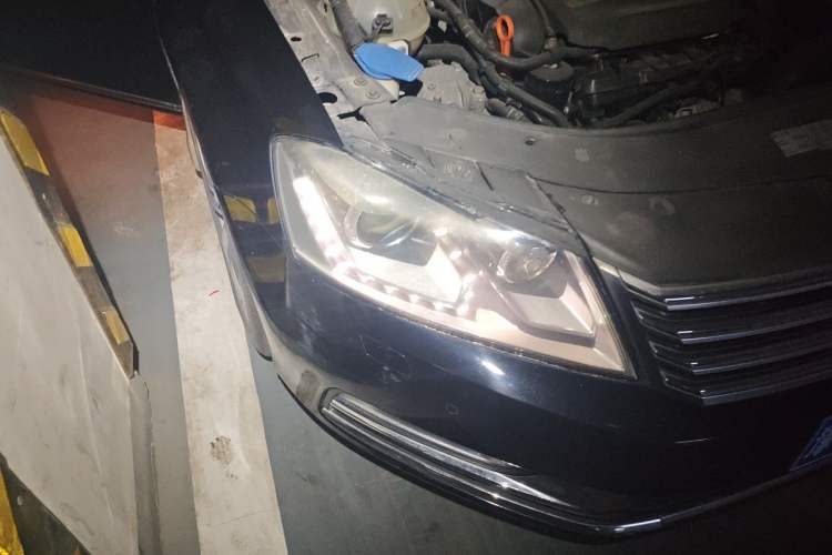 Used Volkswagen Magotan 2012 2.0 TSI Prestige Edition Right Front Headlight